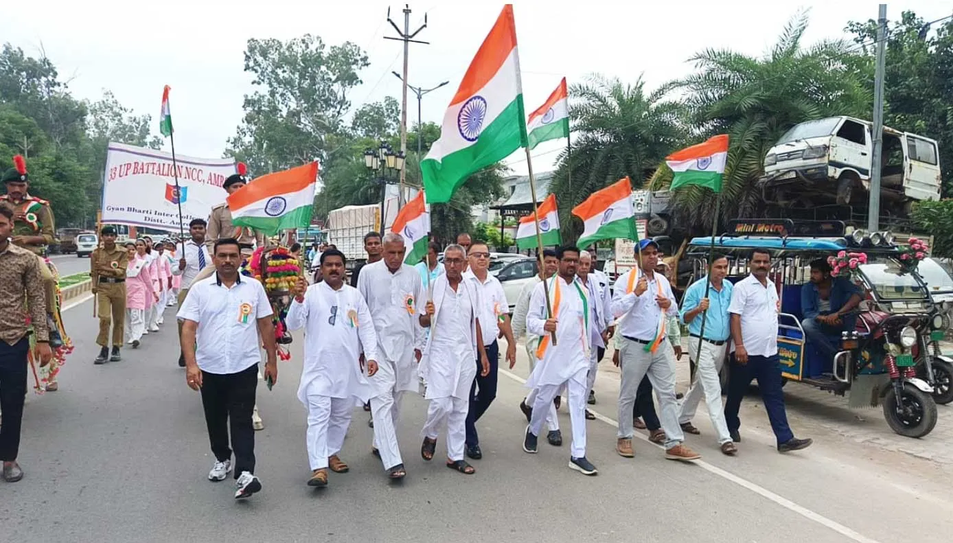 तिरंगा यात्रा से स्वतंत्रता दिवस उत्सव का आगाज, उत्साह के साथ शामिल हुए बच्चे