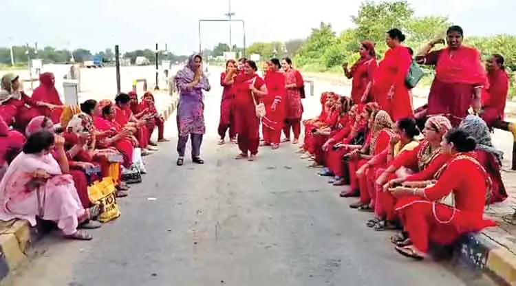Bhawdin Toll Plaza Blocked : सीएम का घेराव करने से रोके जाने से गुस्साई आशा वर्कर ने किया भावदीन टोल प्लाजा जाम