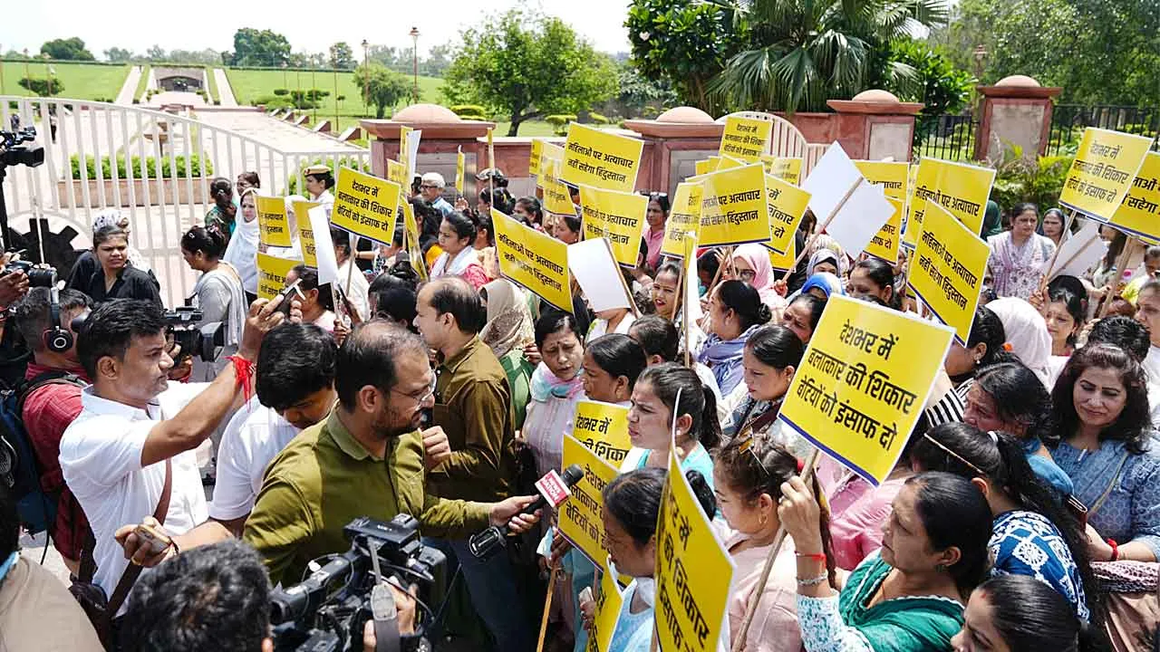 Badlapur News: नर्सरी की छात्राओं के साथ दरिंदगी मामले में 24 अगस्त को ‘महाराष्ट्र बंद’ का आह्वान किया