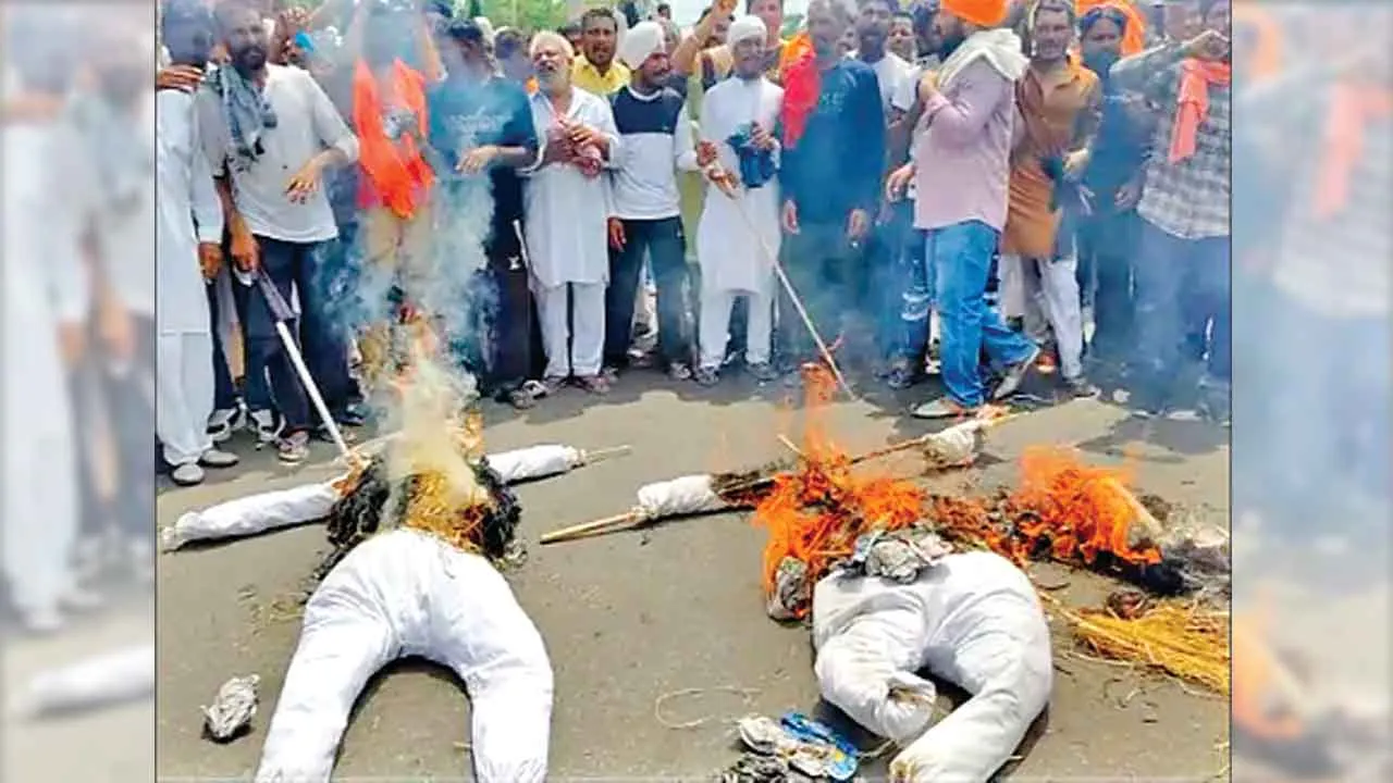 केंद्र व प्रदेश सरकार के खिलाफ गरजे पल्लेदार