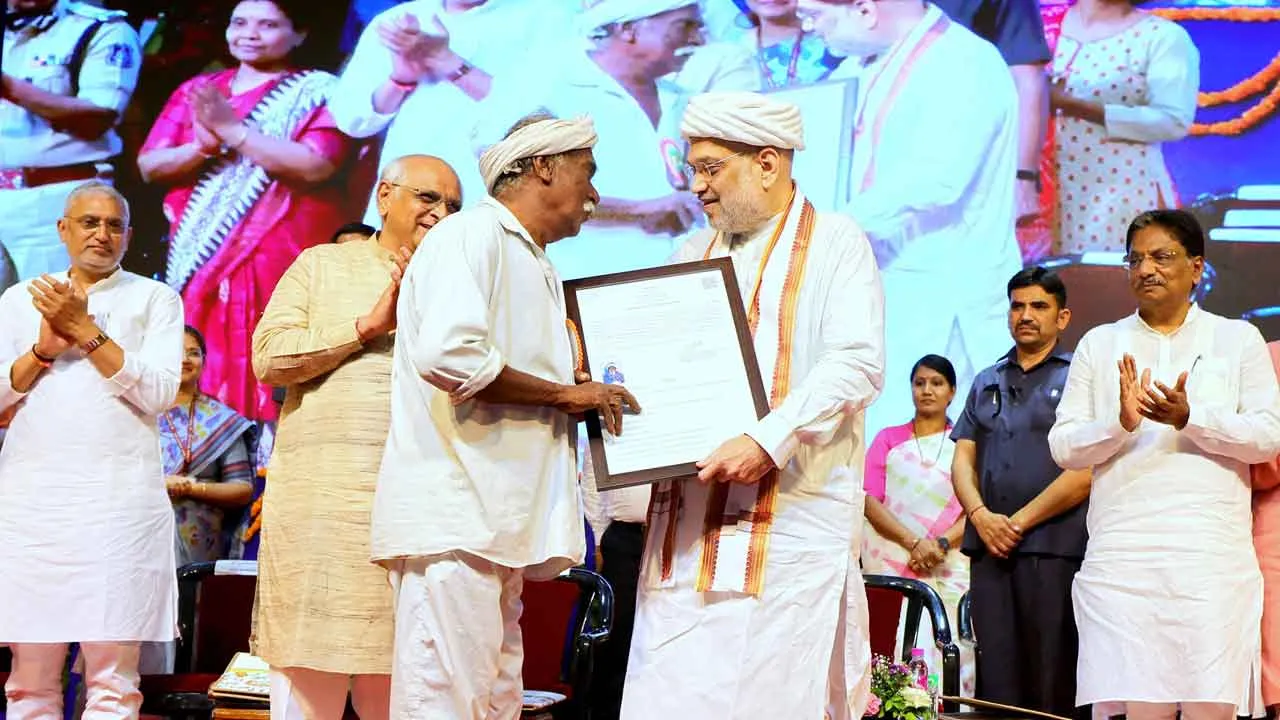 पाकिस्तान के 188 हिंदुओं को भारत की नागरिकता! मुस्लिम भाइयों को भड़काया गया : Amit Shah
