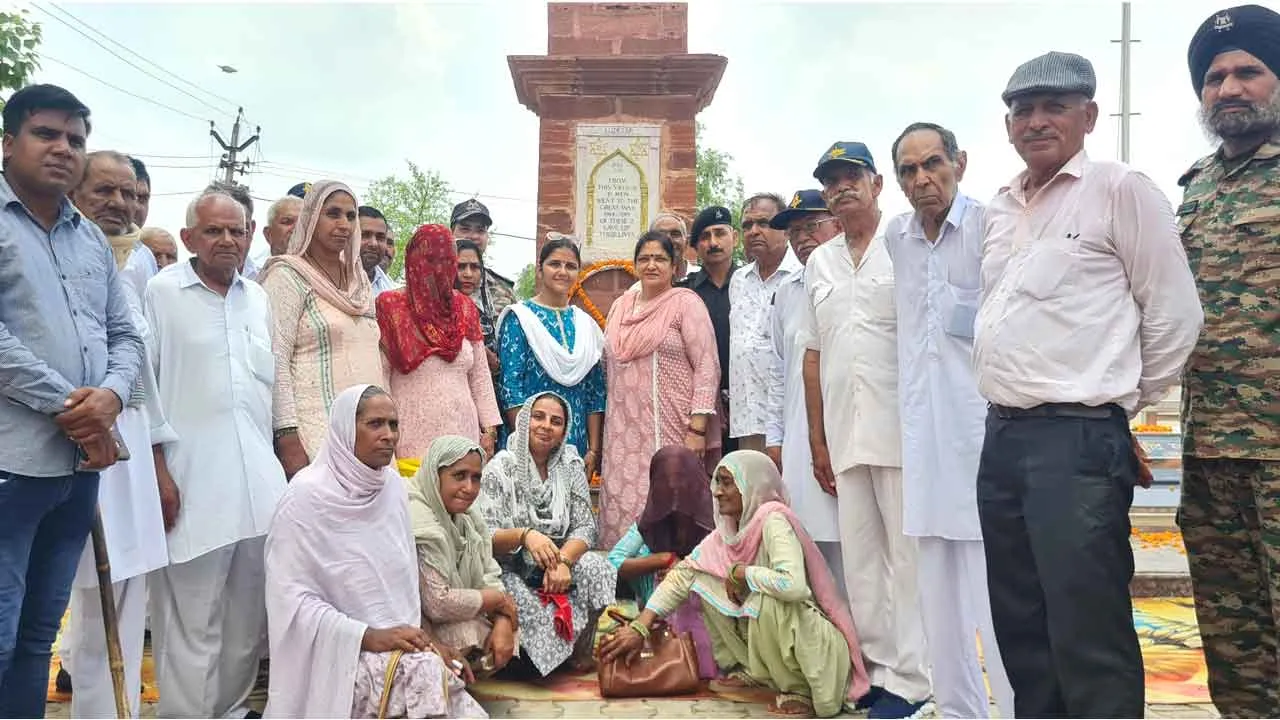 गांव लुदेसर में शहीदों की वीरांगनाओं और पूर्व फौजियों की सहायता के लिए सेना की 7वीं लाईट कैवेलरी यूनिट ने लगाया समाधान शिविर