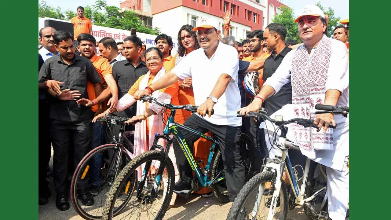 Cycle Rally: साइकिल चलाना पर्यावरण एवं स्वास्थ्य के लिए लाभदायक : सीएम
