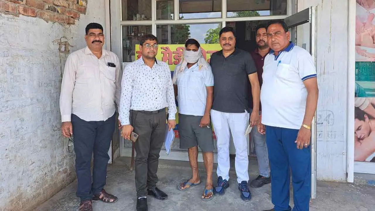 नशीली दवाइयां मिलने पर मेडिकल स्टोर सील, संचालक काबू