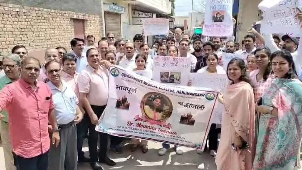 पीडि़ता को न्याय दिलाने की मांग, चिकित्सकों ने किया विरोध-प्रदर्शन