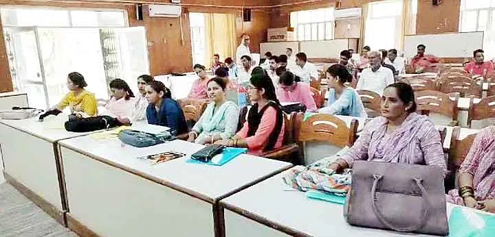 भू-जल स्तर गिरने का कारण जल का अविवेकपूर्ण ढंग से दोहन