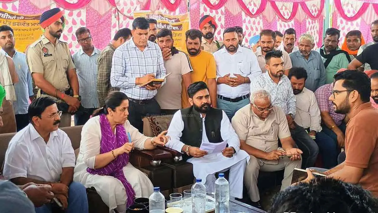डीसी का औचक निरीक्षण, कई अधिकारी गैर-हाजिर मिले