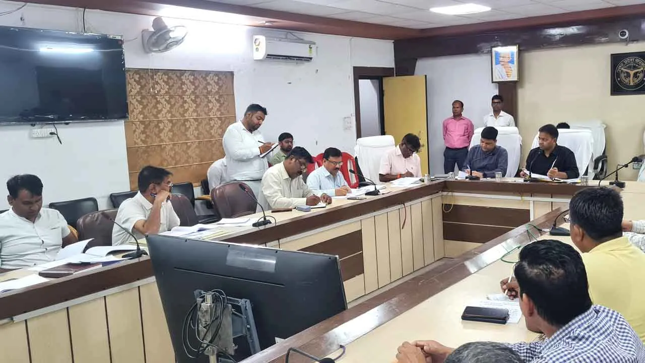 डीएम ने ली जिला स्वच्छता समिति की बैठक, दिए प्रभावी निर्देश