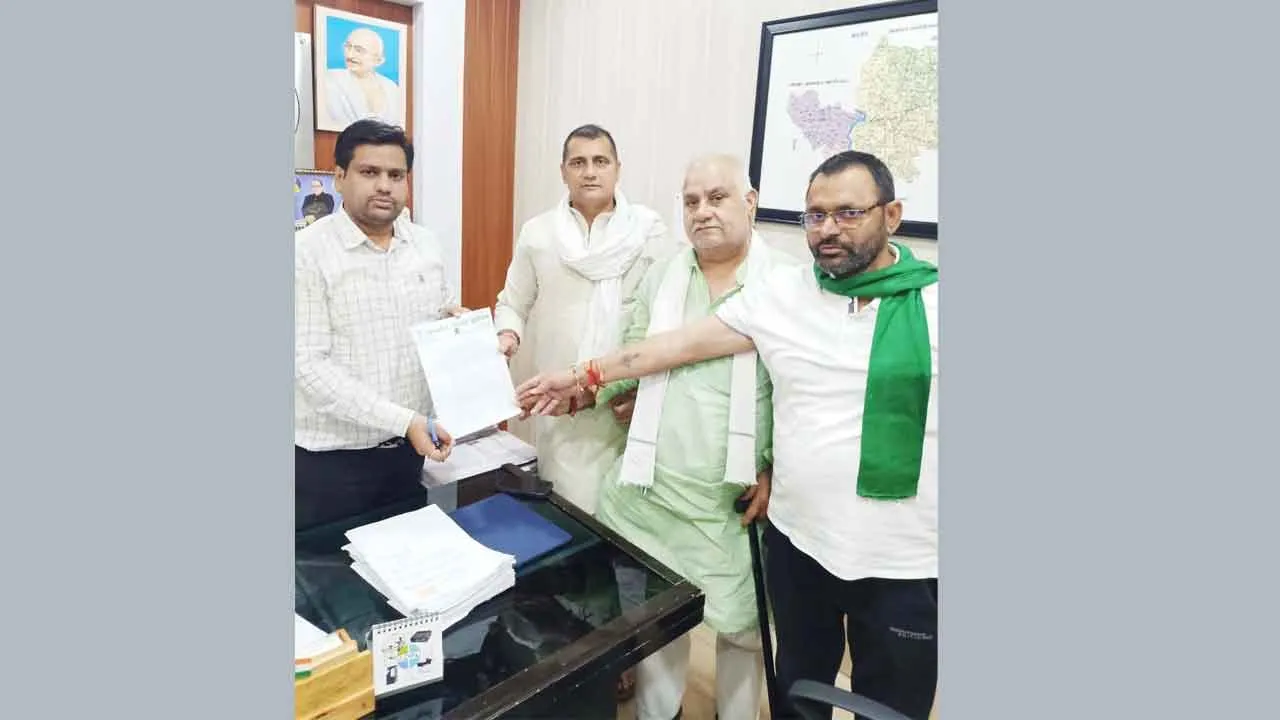 दस दिन में एनएचएआई ने किसानों के खेतों में जाने को सर्विस रोड नहीं बनाई तो करेंगे टोल फ्री: ओमपाल सिंह 