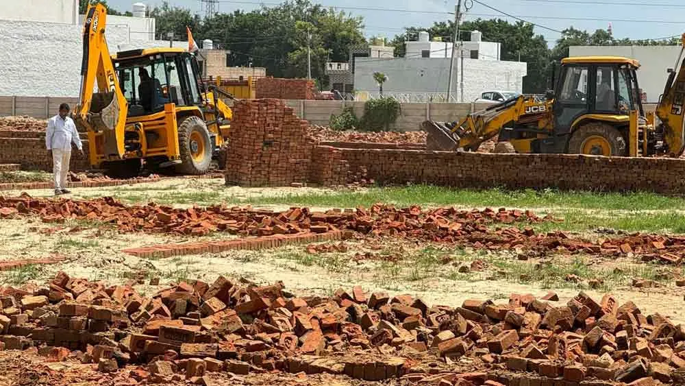 आगे भी अवैध निर्माण पर सख्त कार्रवाई जारी रहेगी: प्रदीप कुमार सिंह