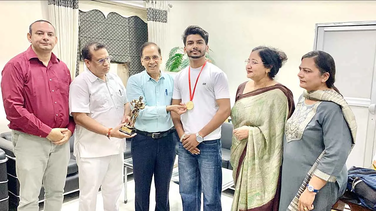 सीएमके महाविद्यालय के योगेश ने जीता स्वर्ण पदक