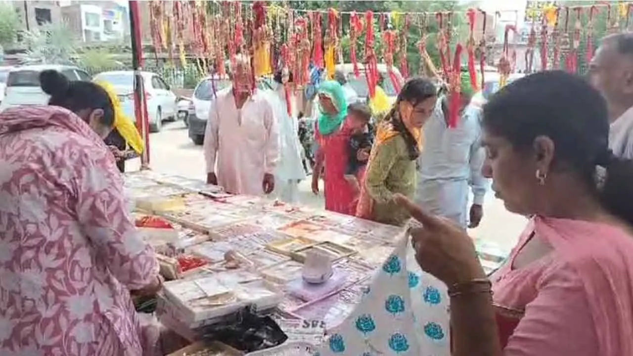 Raksha Bandhan 2024: इस राखी क्या खरीदें उपहार, यहाँ देखें!
