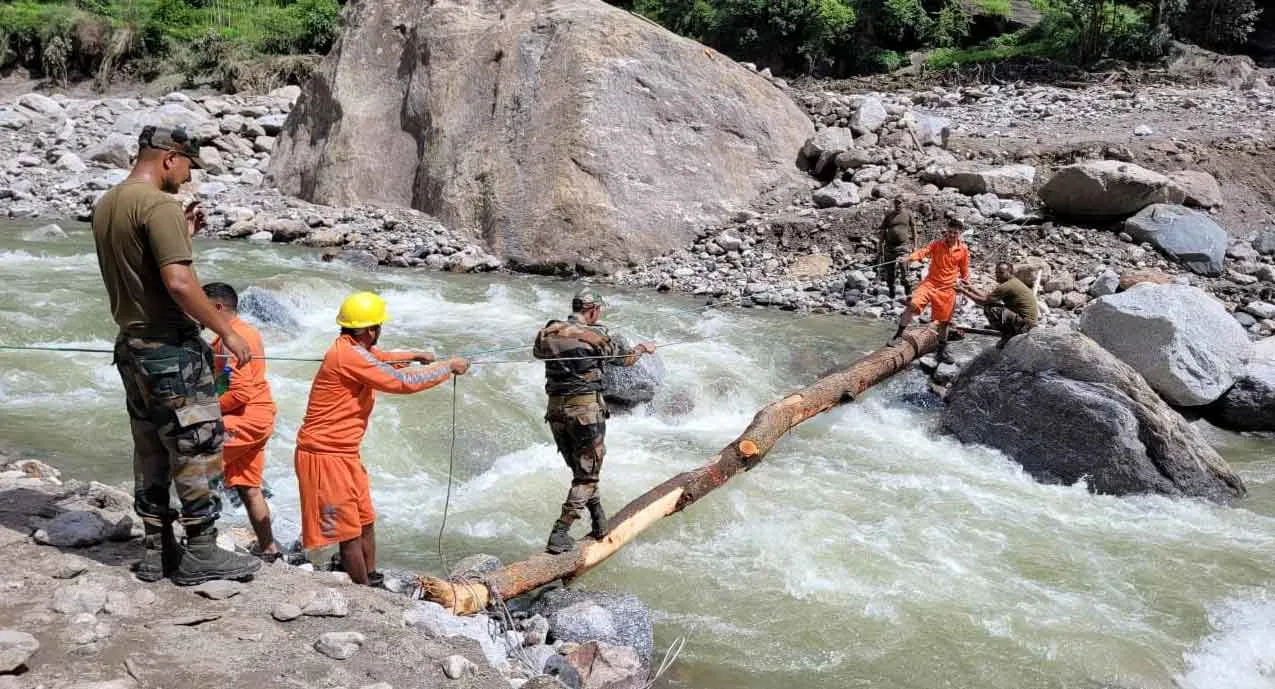 Himachal Cloudburst : इस प्रदेश में बादल फटने से गांव का गांव हो गया तबाह! बह गए सभी घर!