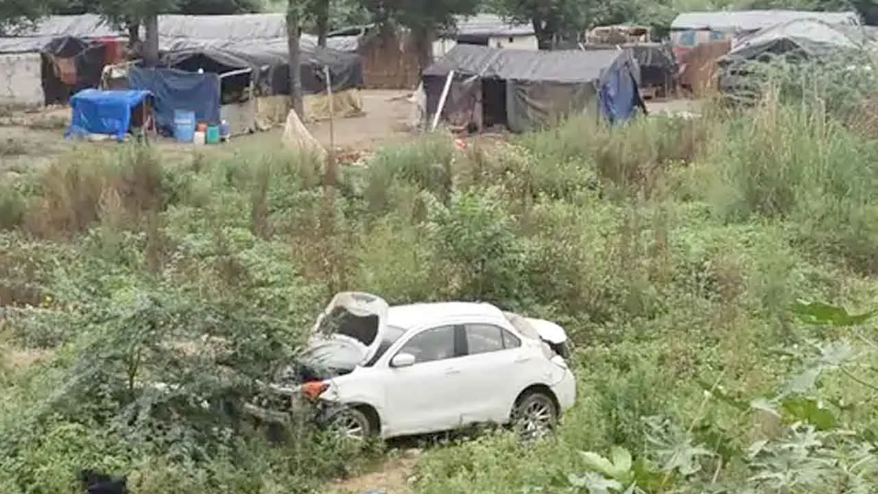 Road Accident: बेकाबू होकर कार पुल से नीचे गिरी, एक की मौत