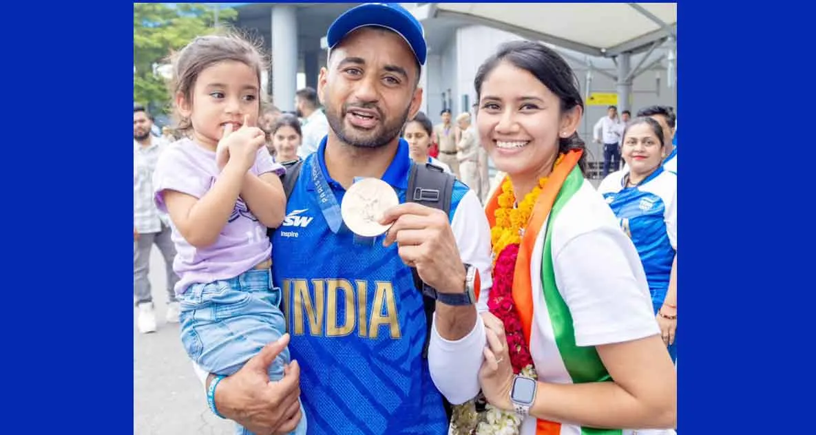 Paris Olympics 2024 : भारतीय हॉकी टीम के कप्तान ने कहा, मैं अभिभूत हूँ! स्वदेश लौटने पर भव्य स्वागत