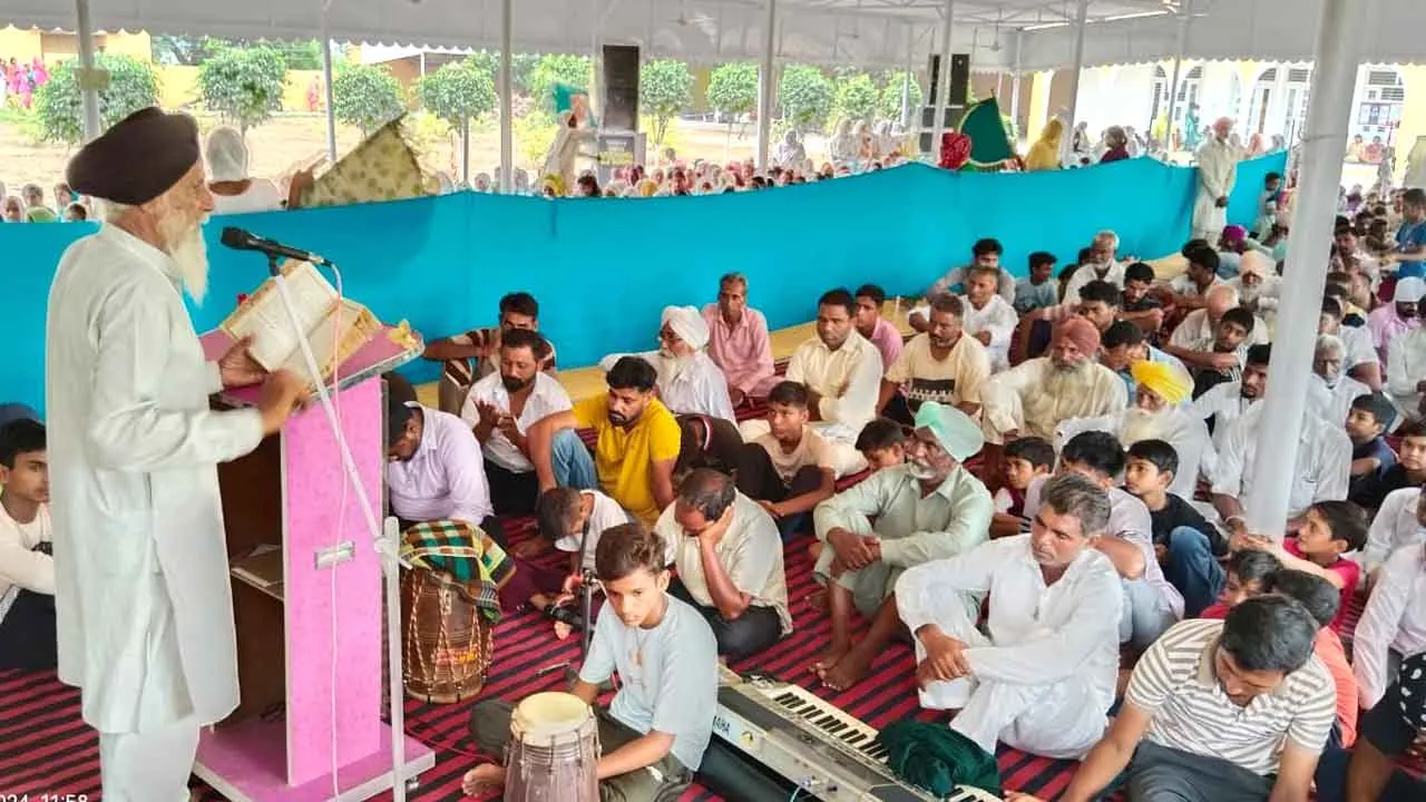 अगस्त छाई बहार कि इसमें आए सिरजनहार..