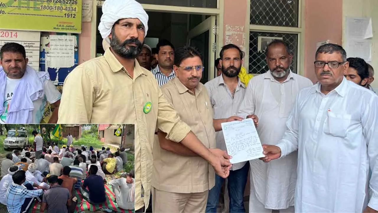 किसानों ने बिजली मांगों को लेकर दिया बिजली घर में सांकेतिक धरना, सौंपा ज्ञापन सौंपा ज्ञापन