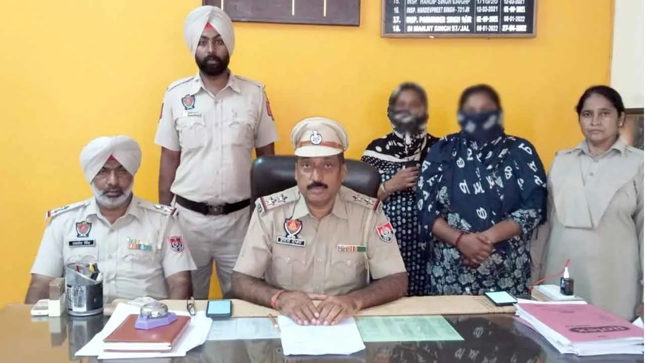 दो महिला तस्कर हेरोइन सहित गिरफ्तार