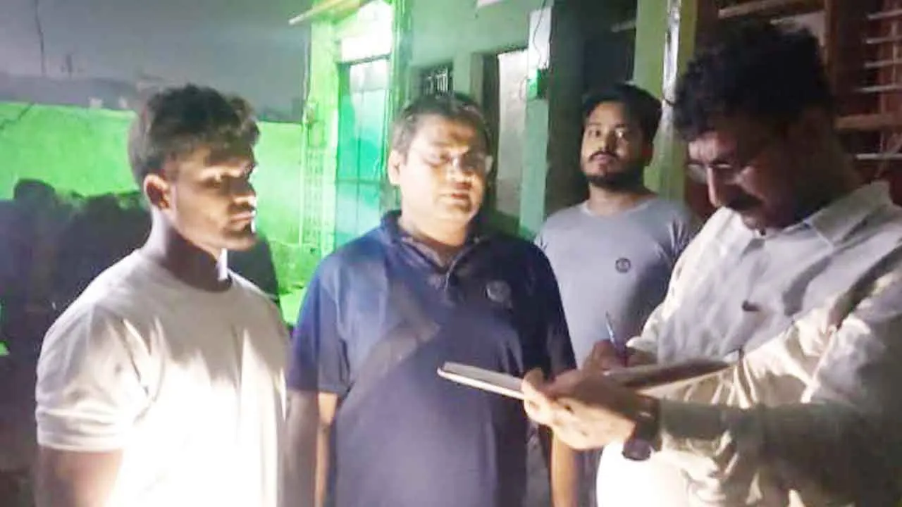 Electricity Department Raid: मॉर्निंग रेड में पकड़ी 29 घरों में बिजली चोरी, हड़कंप