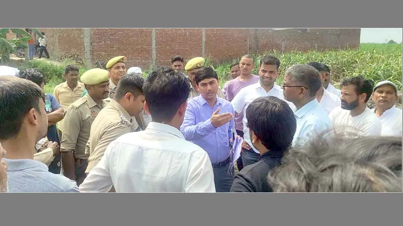 तालाब भूमि विवाद प्रकरण में कण्डेला पहुंचे एसडीएम व सीओ