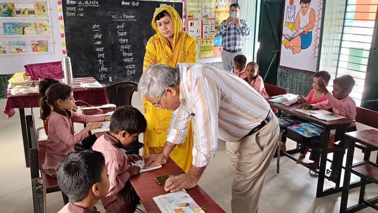 ‘गणित का सवाल हल नही कर पाए सरकारी स्कूल के बच्चे’