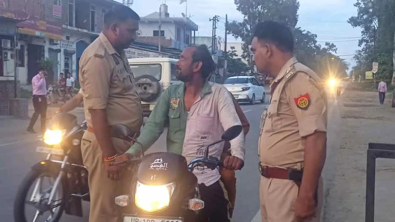 चौकी प्रभारी ने चलाया वाहन चेकिंग अभियान, काटे चालान