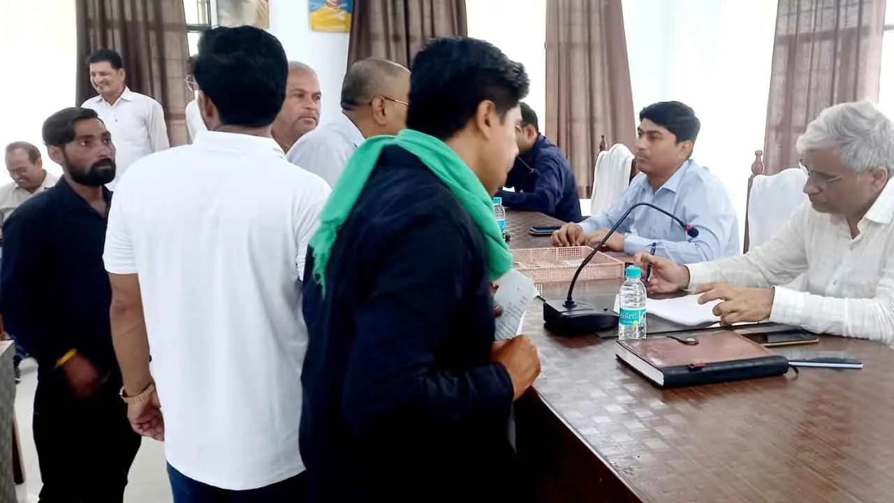 सम्पूर्ण समाधान दिवस में पहुंची 15 शिकायतें, तीन निस्तारित