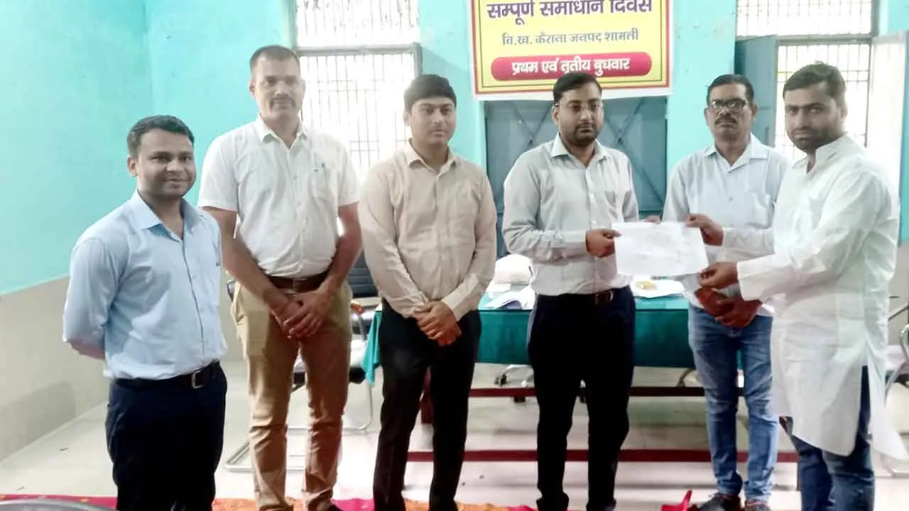 तनवीर चौहान के सिर सजा मण्डावर के ग्राम प्रधान का ताज