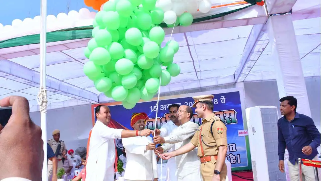 उल्लास, उमंग और उत्साह से सराबोर राष्ट्रीय पर्व, जिला कलक्टर कानाराम ने किया ध्वजारोहण