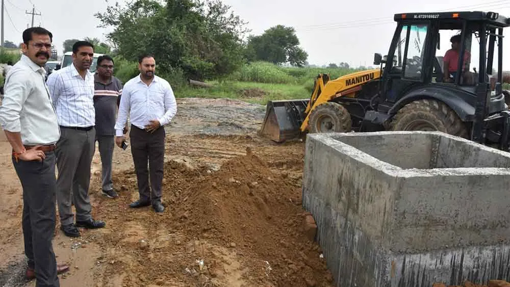ककरोई रोड़ के पेमाईस कर सडक़ को दुरूस्त करने का करें कार्य- उपायुक्त डॉ. मनोज कुमार