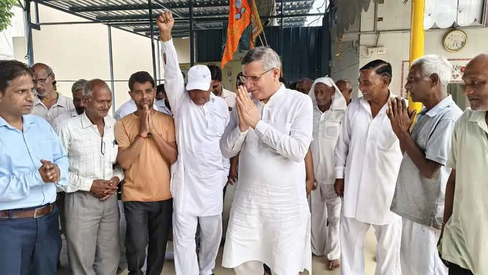 कृषि मंत्री कंवर पाल ने जगाधरी रेलवे रोड बाजार, गढ़ी मुंडो और सैक्टर 17 हुड्डा में किया जन संपर्क