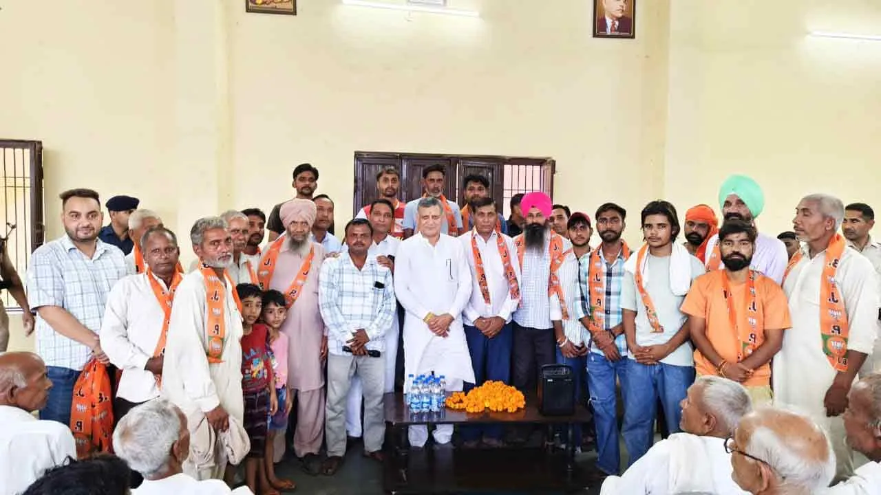 BJP: जगाधरी विधानसभा में भाजपा में शामिल होने वालों का सिलसिला जारी, पंजेटो गांव में दर्जनों ने थामा भाजपा का दामन