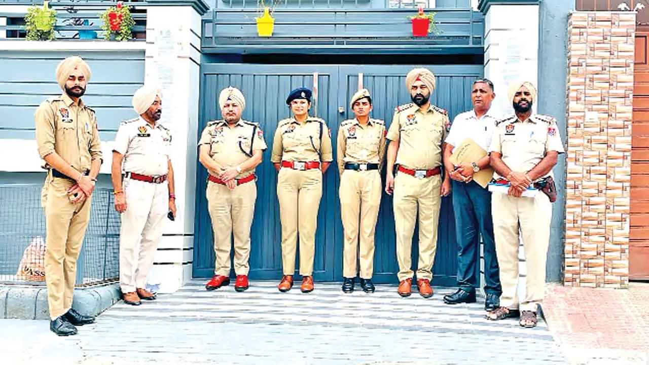 दो नशा तस्करों की डेढ़ करोड़ की संपत्ति जब्त