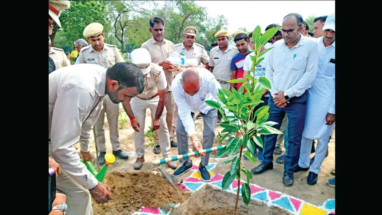 विधायक लक्ष्मण नापा ने गांव नेजियाखेड़ा में चलाया ‘एक पेड़ मां के नाम’ अभियान