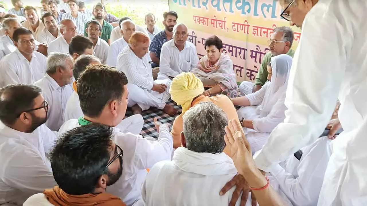 सांसद कुमारी सैलजा ने जाना धरना दे रहे लोगों का दर्द!