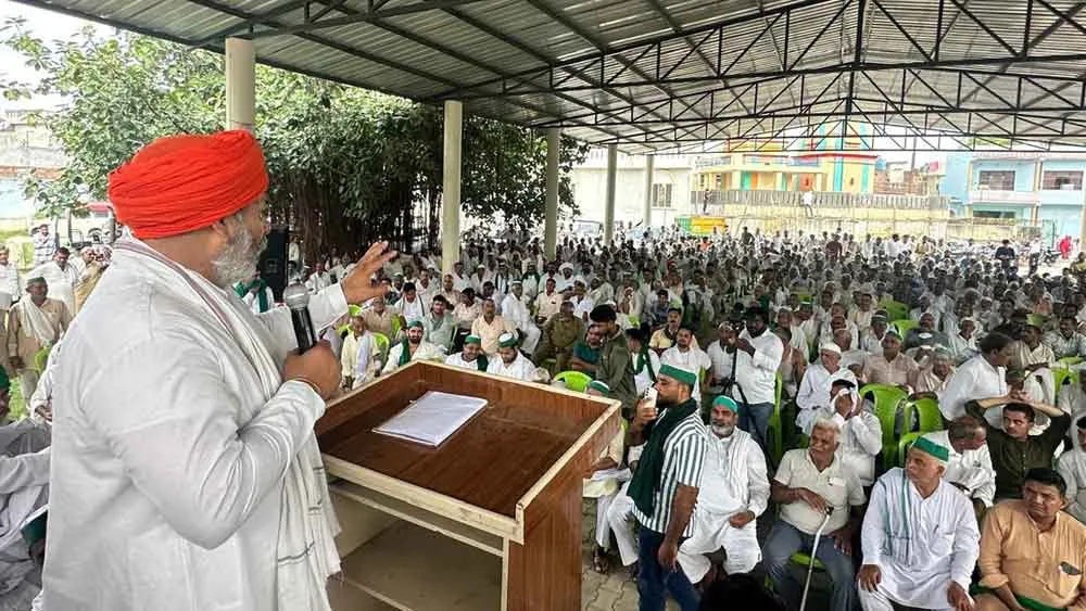 सावधान, सरकार की नजरे किसानों की जमीनों पर हैं: राकेश टिकैत 