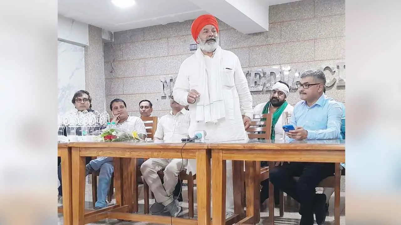 कैमरा और कलम पर बंदूक का पहरा, सच दिखाना साहसिक कार्य: राकेश टिकैत
