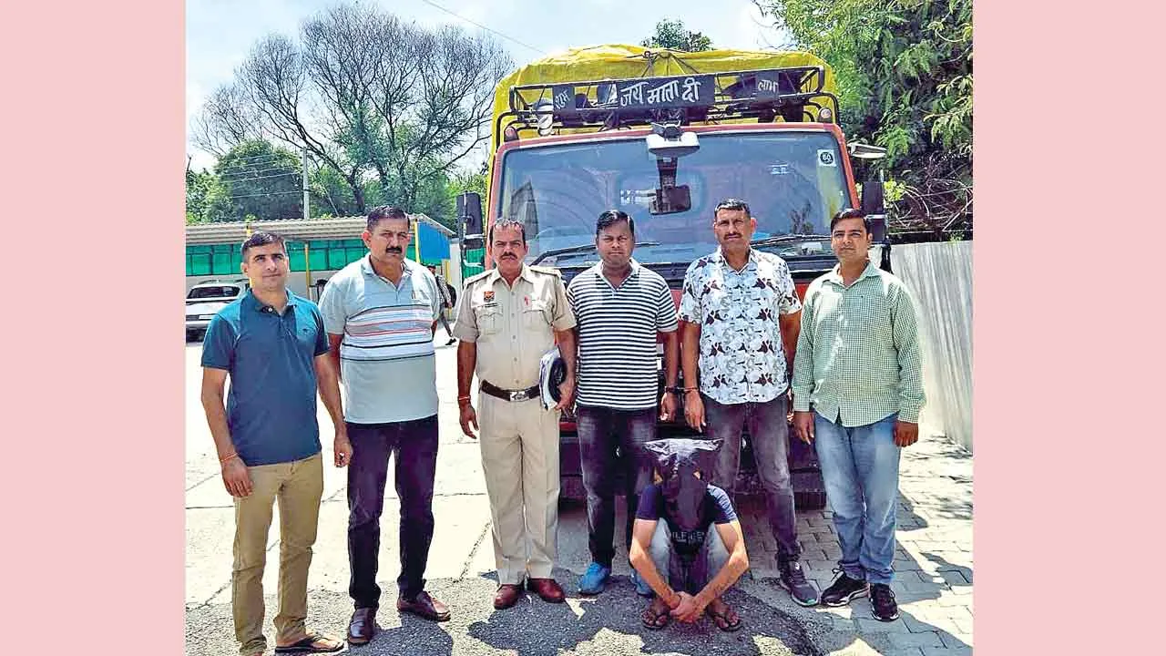 स्क्रैप लदे कैंटर लूट मामले में एक गिरफ्तार, कैंटर व शेटरिंग प्लेटें बरामद