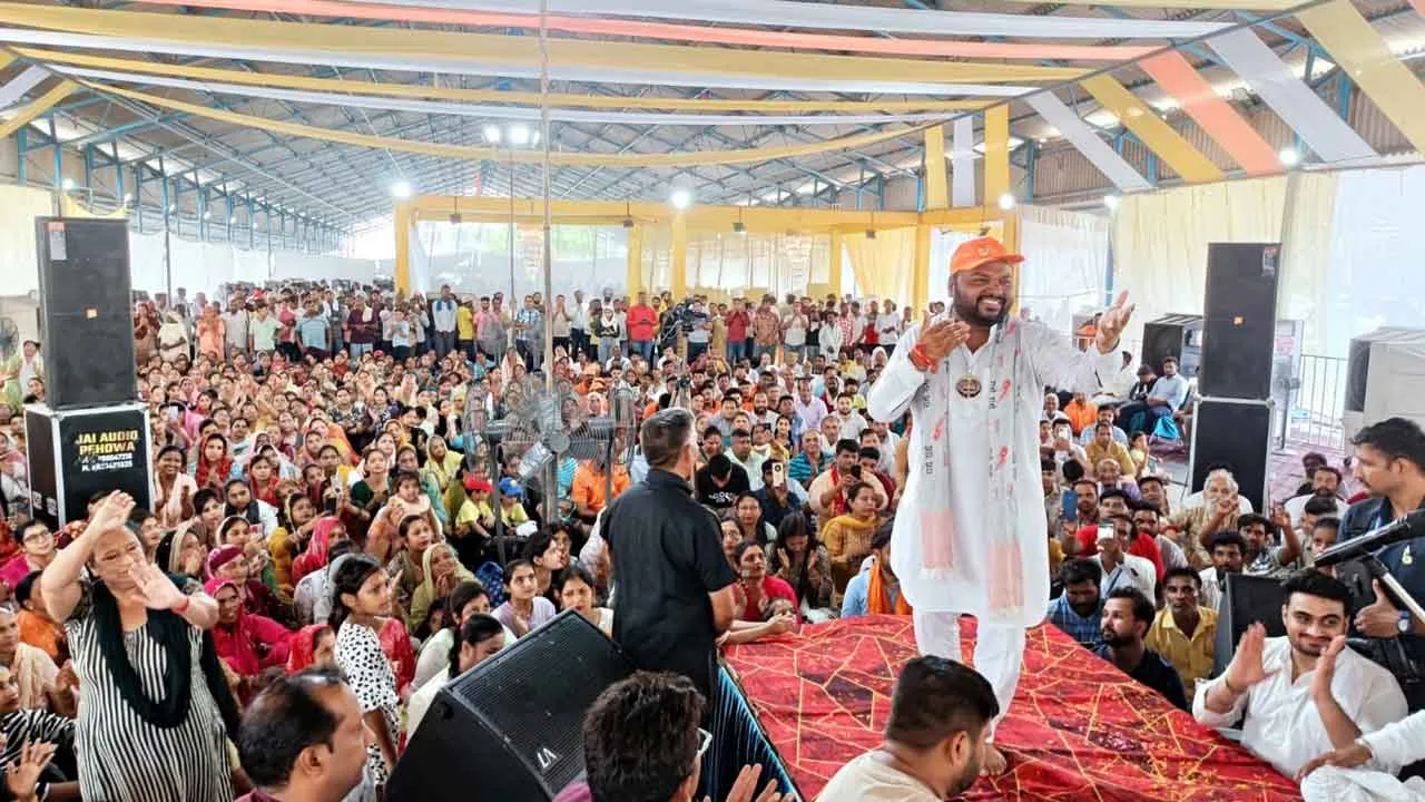 गायक कन्हैया लाल मित्तल का धर्म नगरी पिहोवा में जोरदार स्वागत