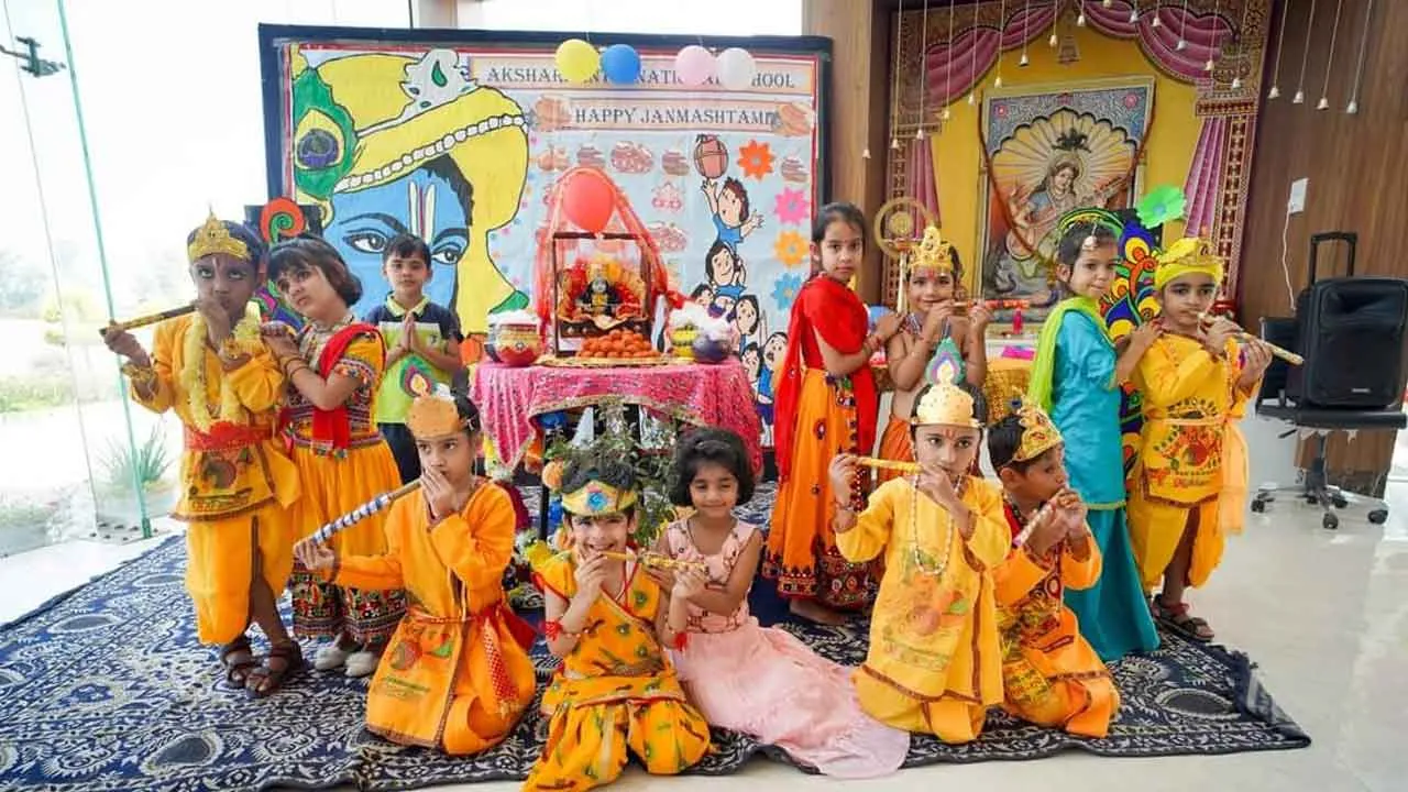 श्रीकृष्ण जन्माष्टमी के मौके पर पिहोवा में रंगारंग एवं सांस्कृतिक कार्यक्रम आयोजित