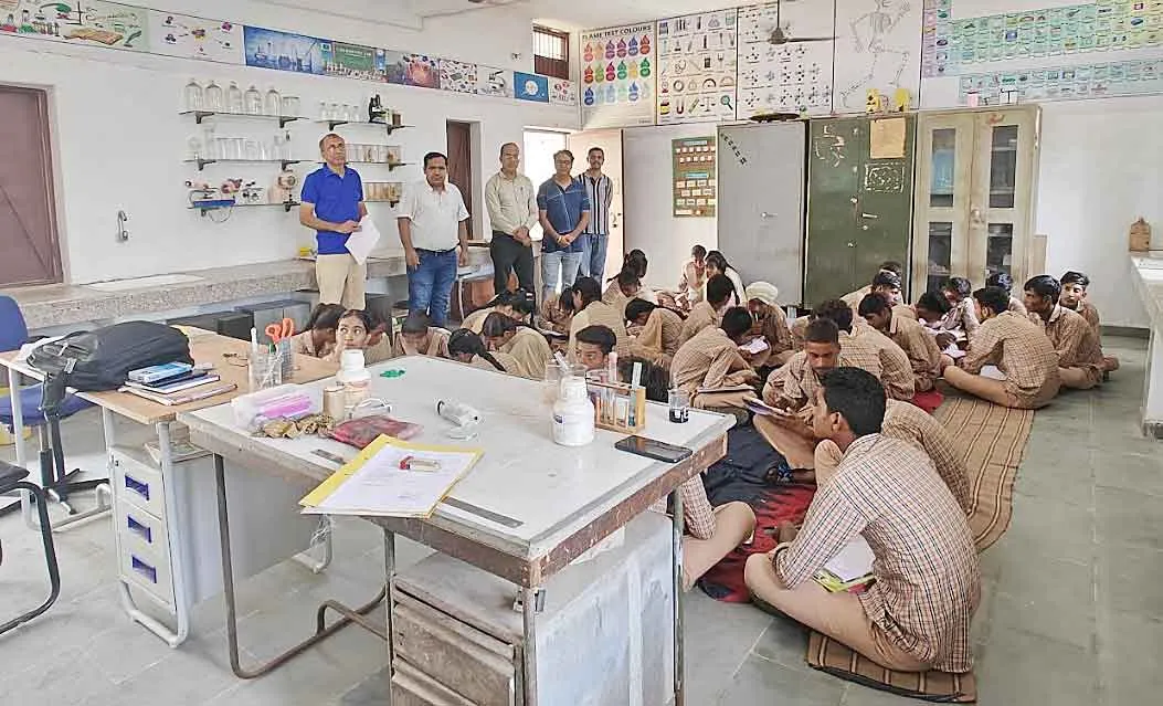 Surprise inspection : डीएसएस व एनएमएमएस नोडल ने किया चामल व खुईयां नेपालपुर स्कूल का औचक निरीक्षण