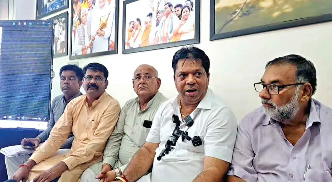 आचार सहिंता की हो रही अवहेलना, करूंगा शिकायत: राजकुमार शर्मा