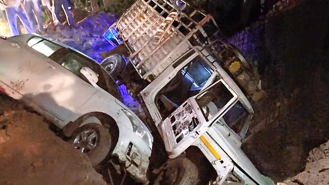 ठेकेदार की लापरवाही कई वाहन चालकों के लिए बनी दुर्घटना का सबब