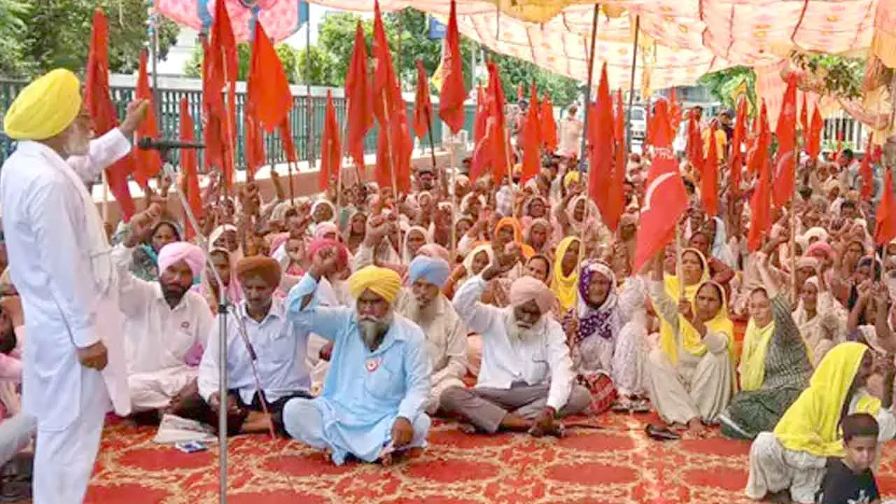 किसान-मजदूरों ने वित्त मंत्री आवास का घेराव किया