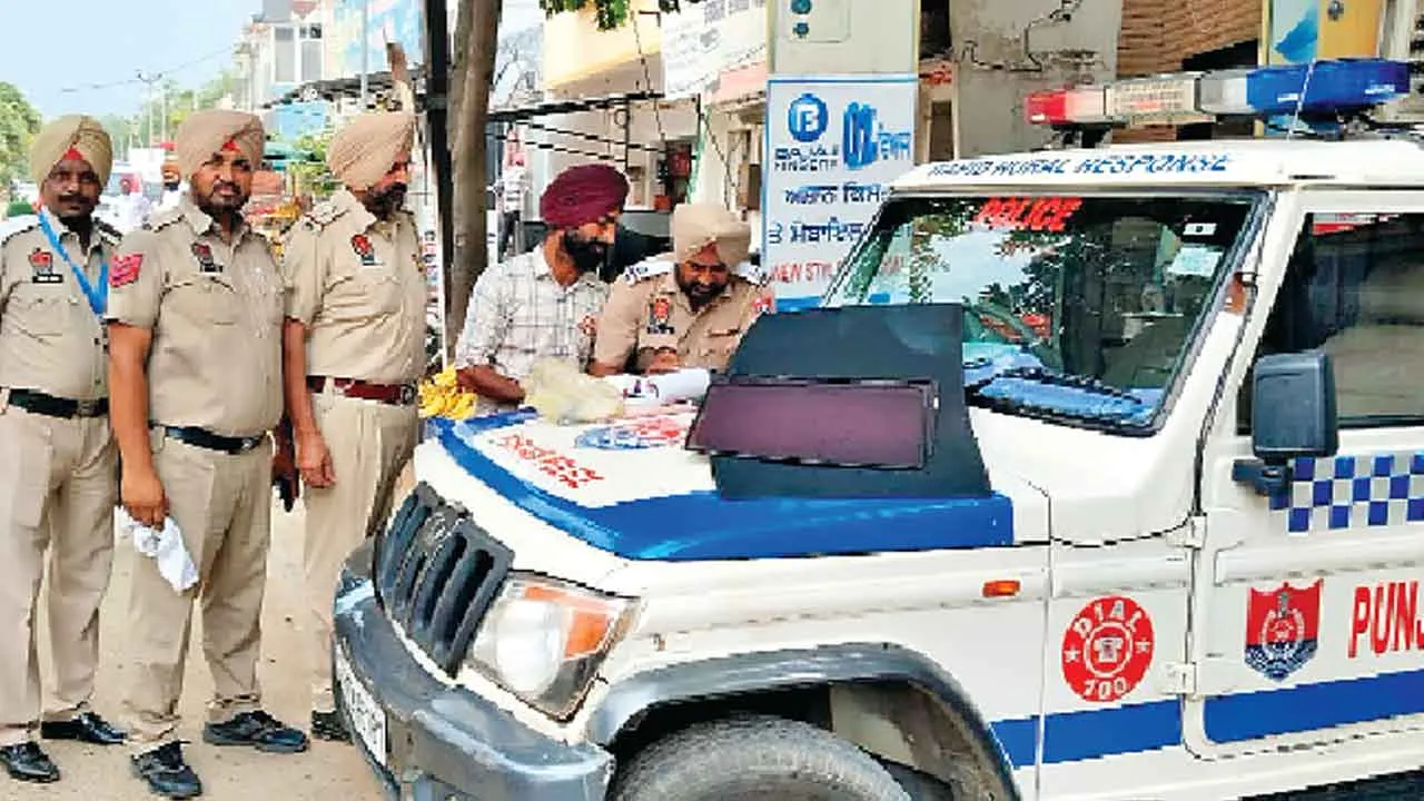 यातायात नियमों का उल्लंघन करने वालों पर कसा शिकंजा
