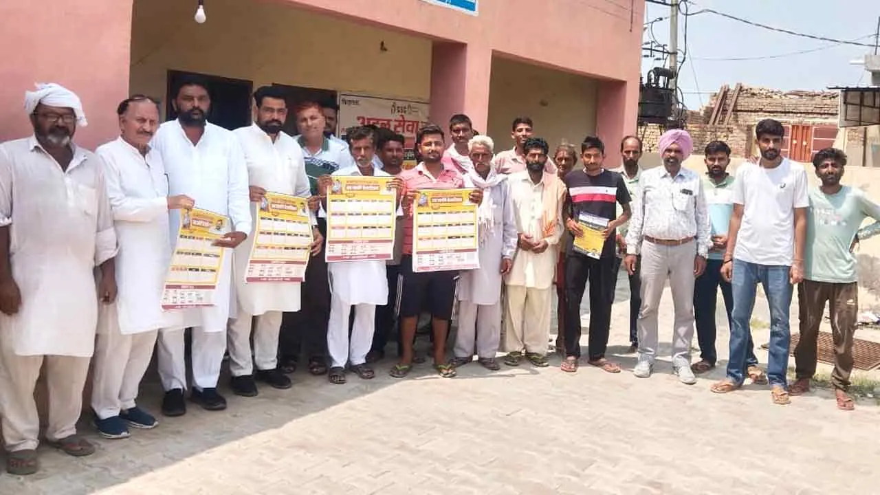 Aam Aadmi Party: आप नेता श्याम मेहता ने वितरित किए फ्री बिजली गारंटी कार्ड