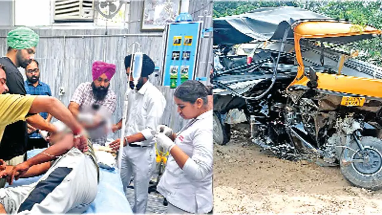 Road Accident: टैक्टर से टकराया ऑटो, ऑटो चालक गंभीर घायल