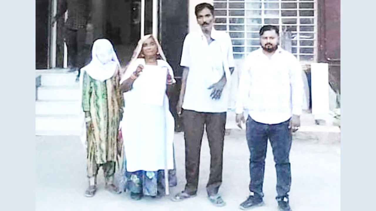 घर में घुसकर मारपीट प्रकरण में जांच अधिकारी बदलने की मांग