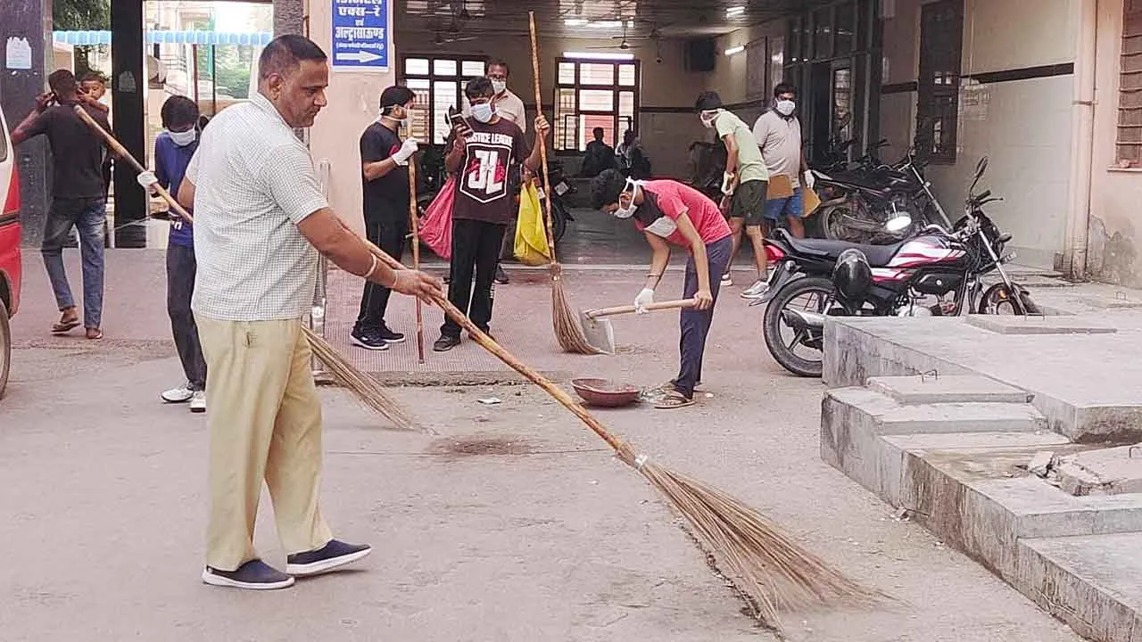 Cleaning Campaign: स्वच्छता को दिनचर्या का हिस्सा बनाना आवश्यक