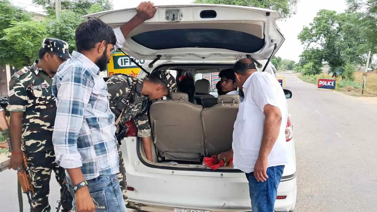 एफएसटी व एसएसटी टीम ने बरामद की सवा पांच लाख की नकदी